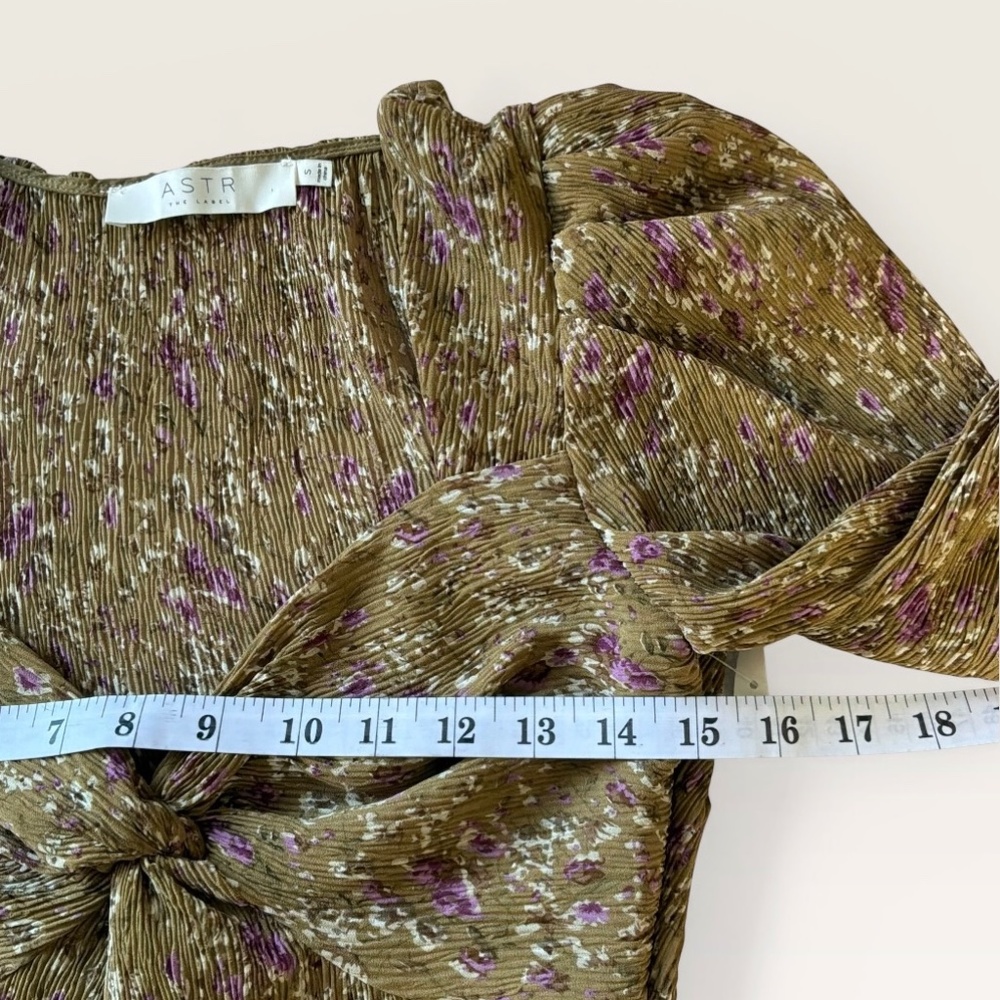 New ASTR The Label Top Olive Green Mustard Floral Puff Sleeve Top Size Small - Picture 7 of 12